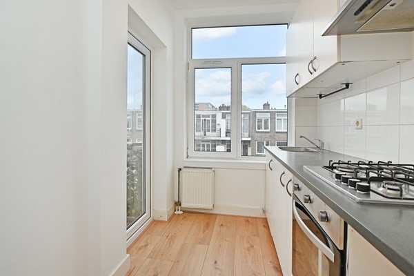 Medium property photo - Deimanstraat 309, 2522 BK Den Haag